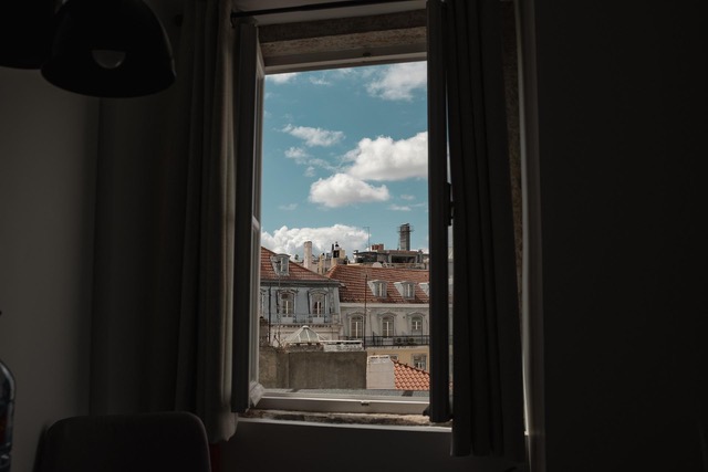 window-4605938_1920